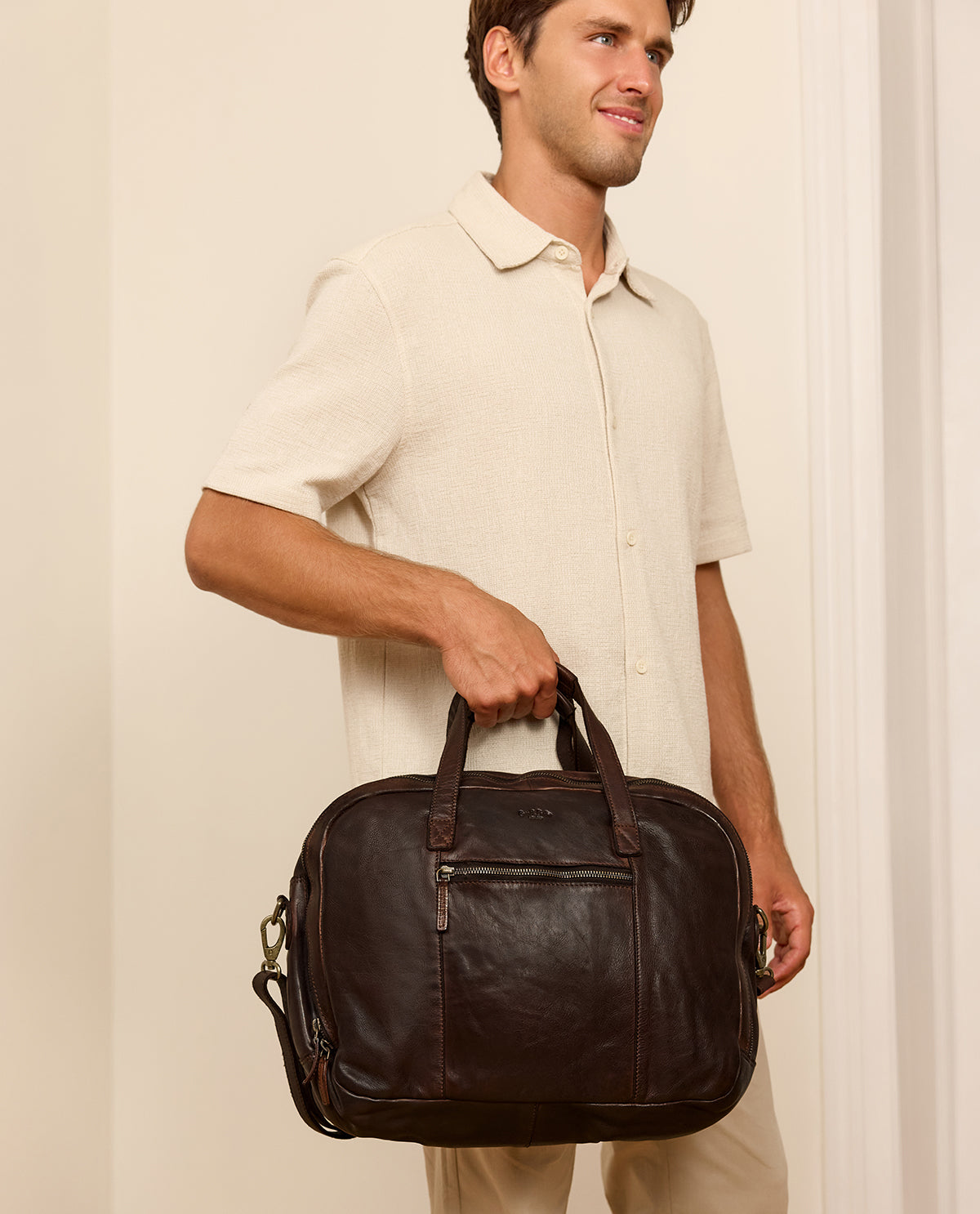 Leather shoulder bag 