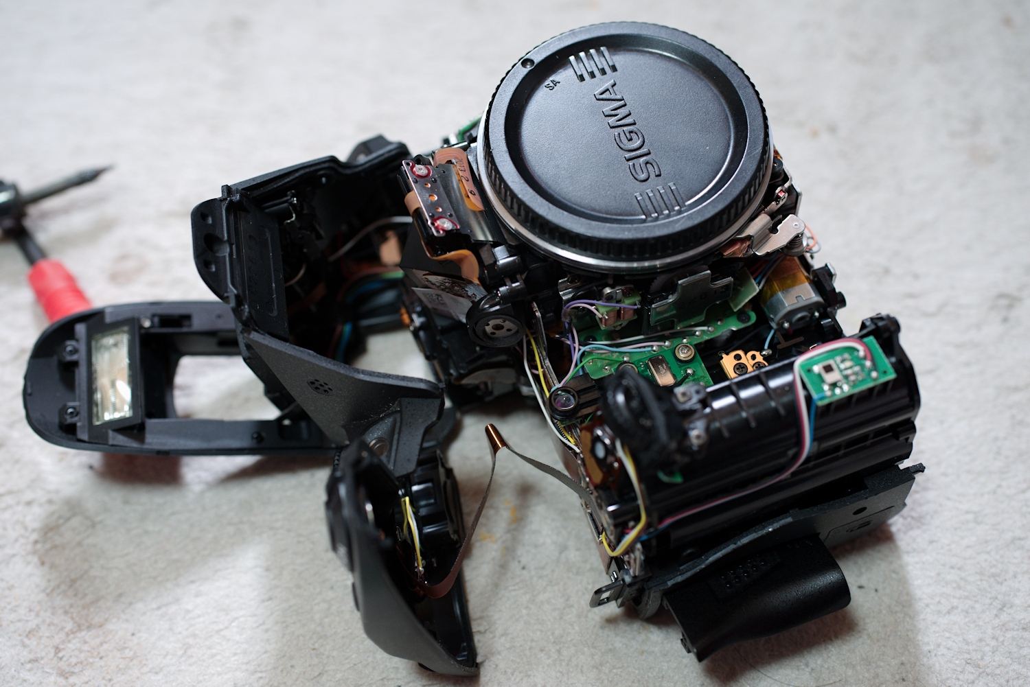 PENTAX K-30の絞り制御ブロックの不具合（通称：黒死病）を修理する