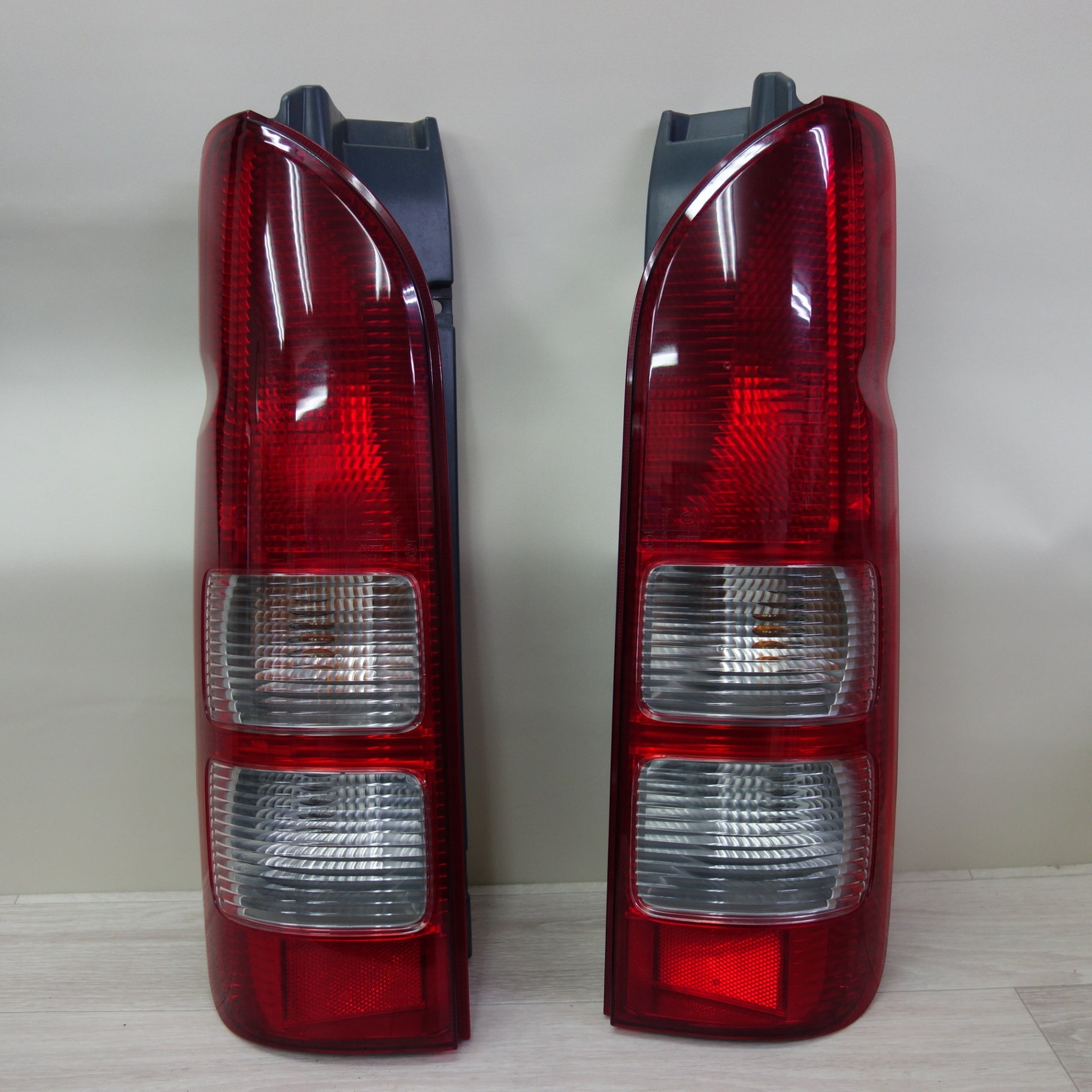 送料無料] 左右セット☆トヨタ 200系 前期 ハイエース 純正