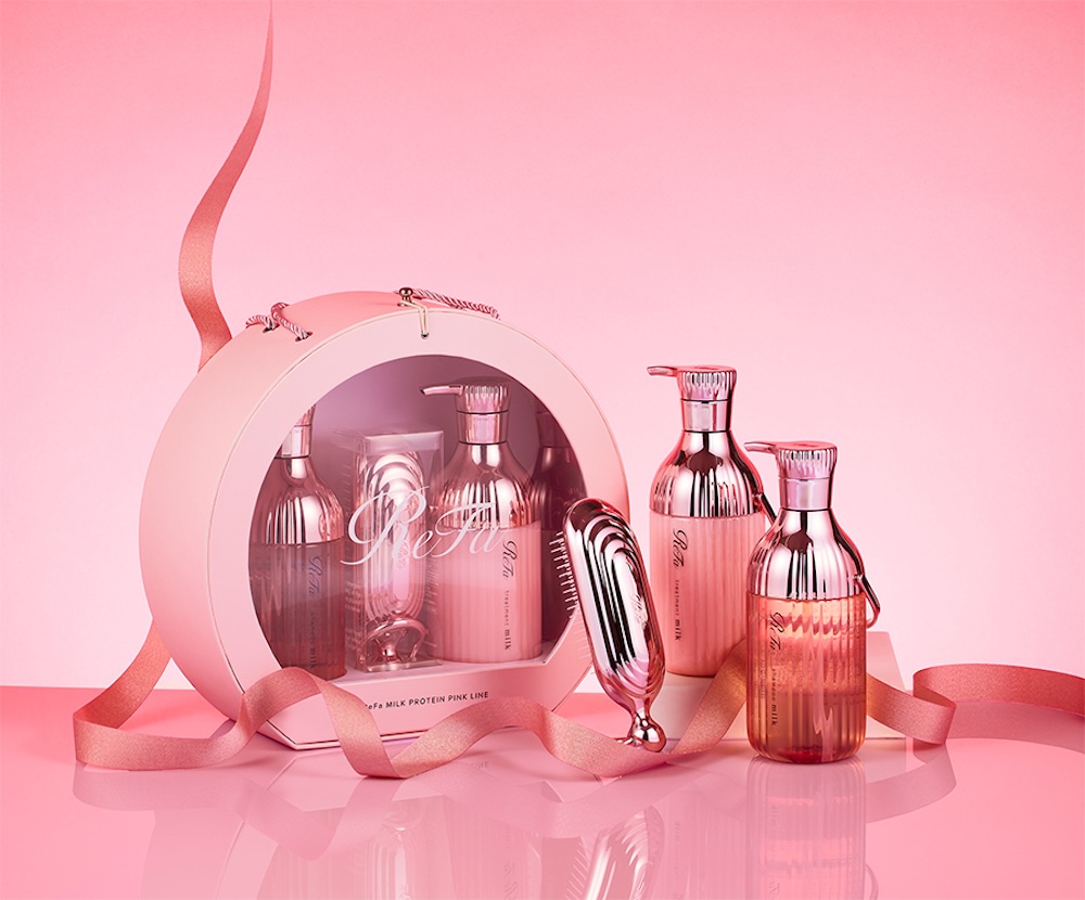 人気のヘアケアシリーズを特別なギフトBOXに詰め込んだ、​ReFa MILK