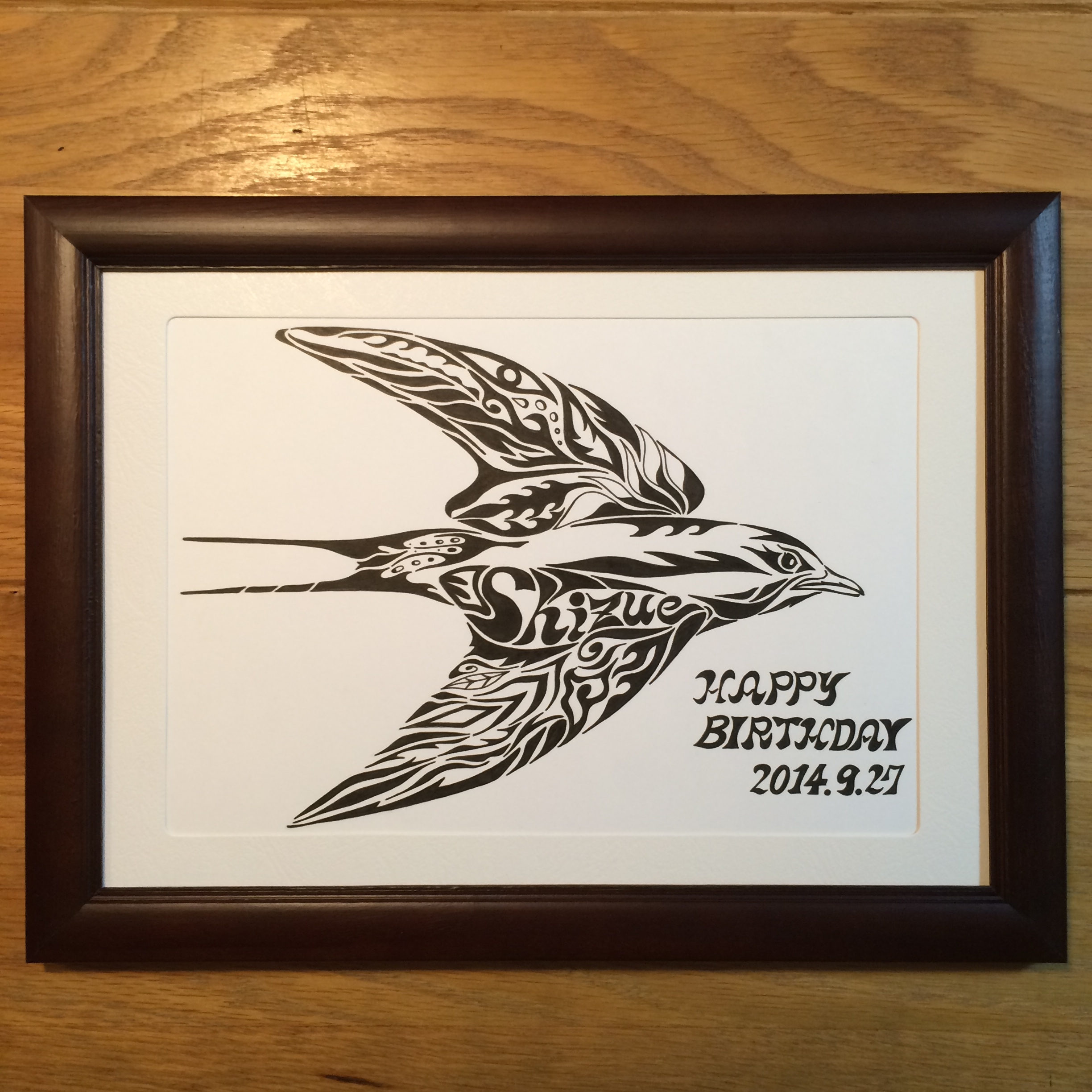 模様の一部に名前も。模様で描くアートなオーダーメイドの絵「アルパカ