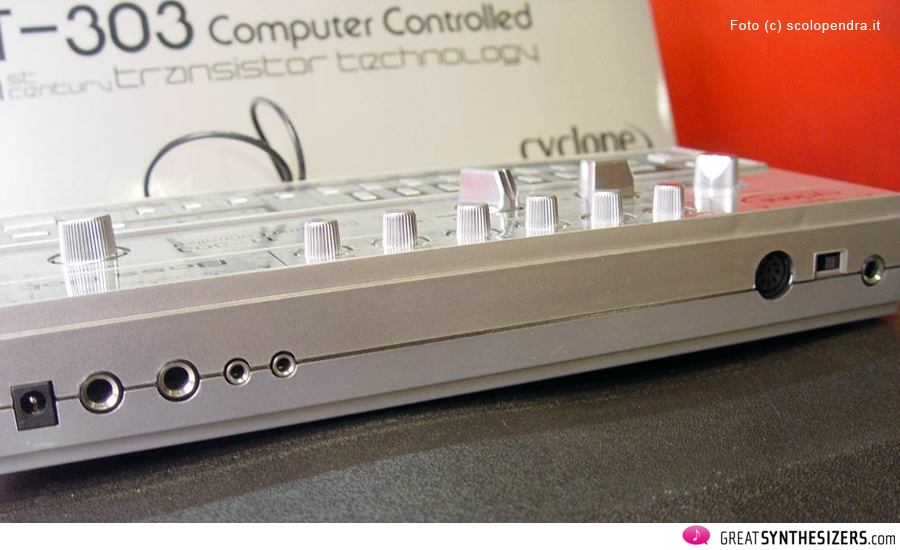 Bass Bot TT-303 - the new Roland TB-303? - GreatSynthesizers