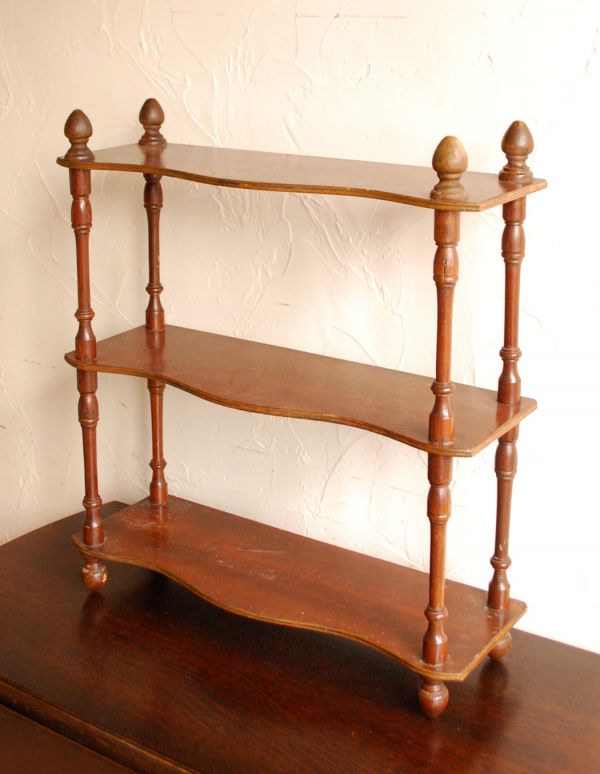 フランスの小さなアンティーク家具、木製のオープンシェルフ（飾り棚