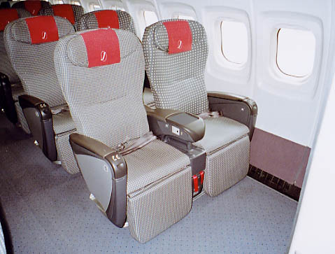 日本航空 McDonnell Douglas MD-90-30[N12](Class J)