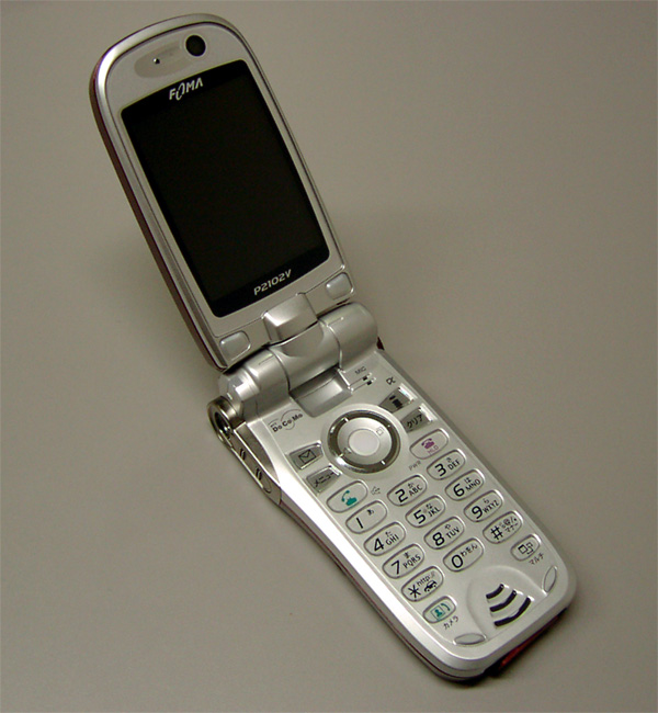 Mobile：回転する液晶を備えたFOMA「P2102V」を試す