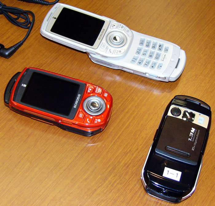 Mobile：音楽も再生できる「SO505iS」