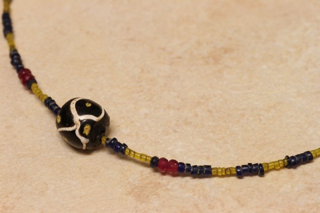 ヴェネチア ラトルスネークビーズ とんぼ玉ネックレス