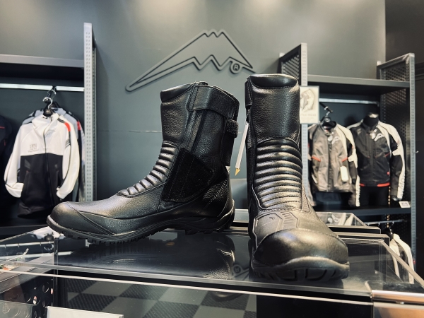 ネオブーツ、揃っています：KUSHITANI 清水店 | KUSHITANI PERFORMANCE