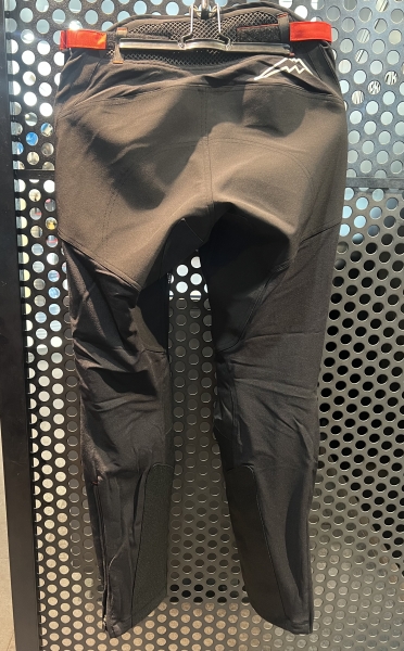 2025年春夏新作】テーパードメッシュボトムス入荷のお知らせ