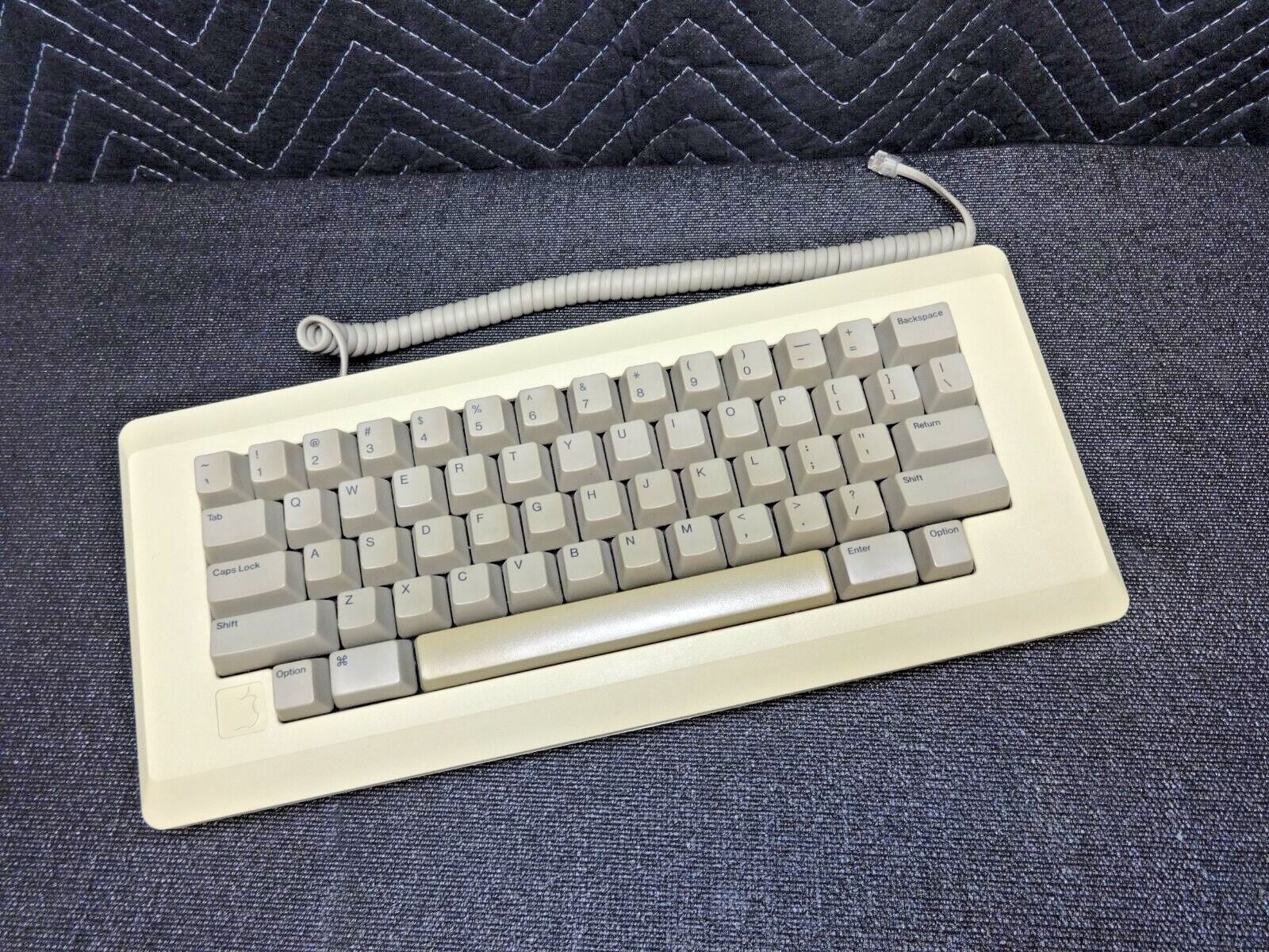 1984 Apple Macintosh Original Keyboard Model M0110 Mac 128K w