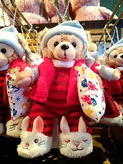 パジャマダッフィーの復刻ぬいぐるみバッジ ルームウェアは10/14発売