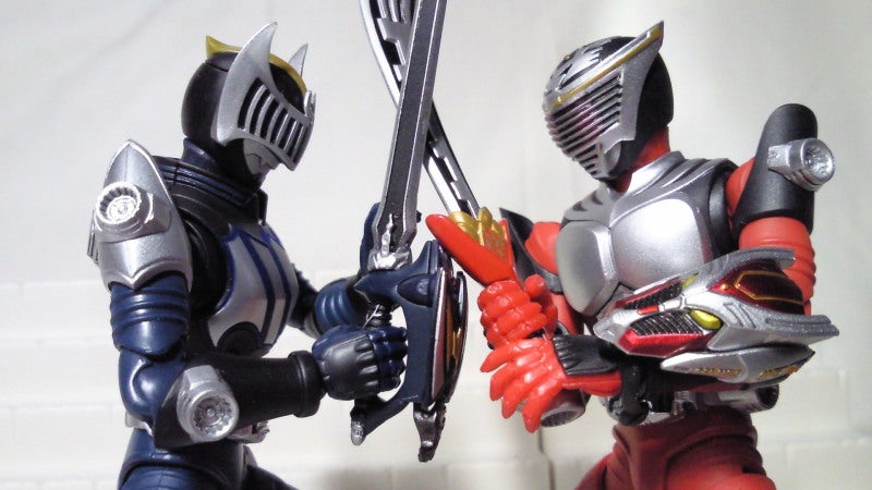 S.H.Figuarts 仮面ライダーナイト＆ダークウイングセット（前編
