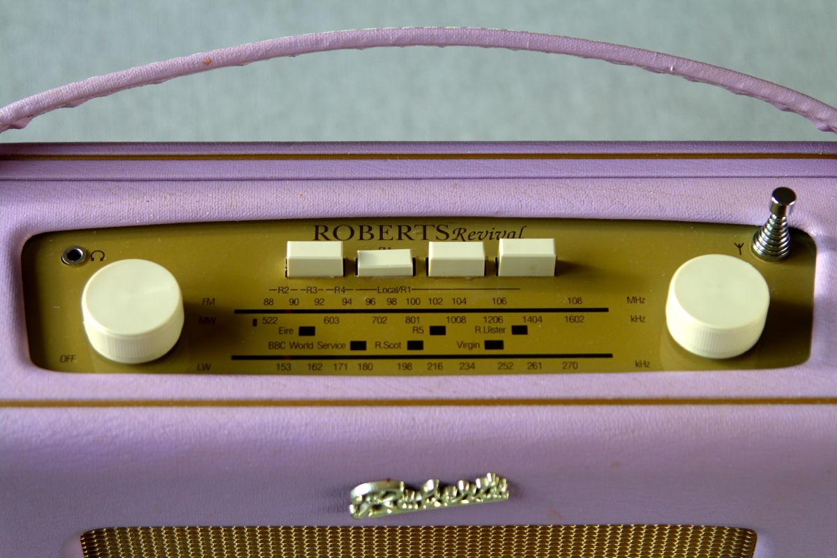 ROBERTS R250 REVIVAL RADIO LILAC - Radio Retro