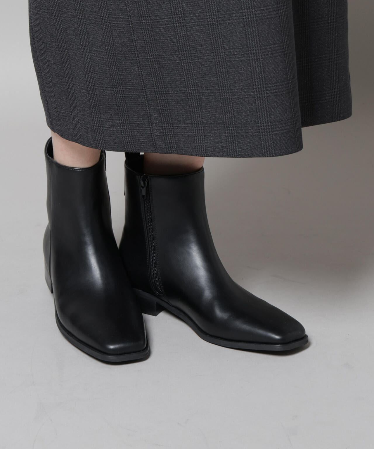 スクエアトゥ フラット ブーツ