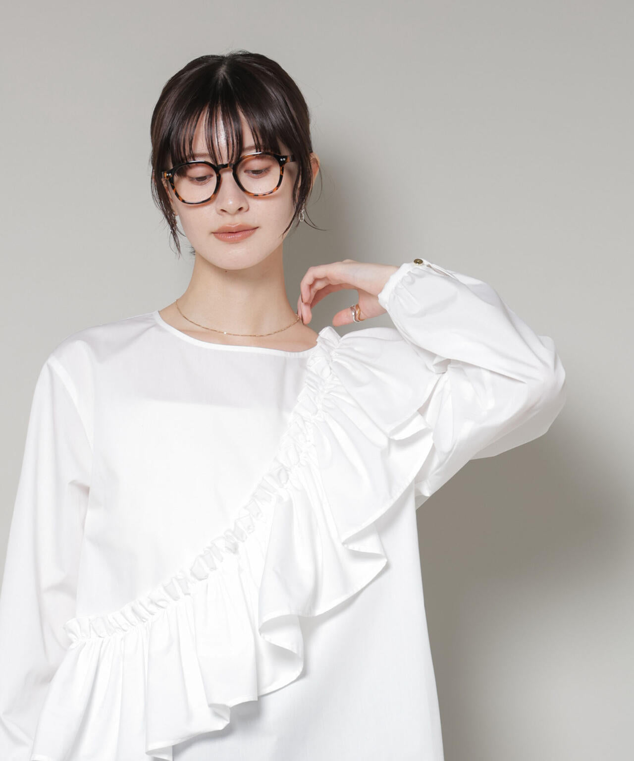 斜め フリル プルオーバー ブラウス