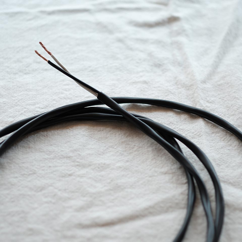 スピーカーケーブル（ブラック） – listude