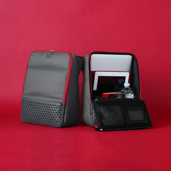 ひらくPCバッグmini 「ウルトラセブンモデル」