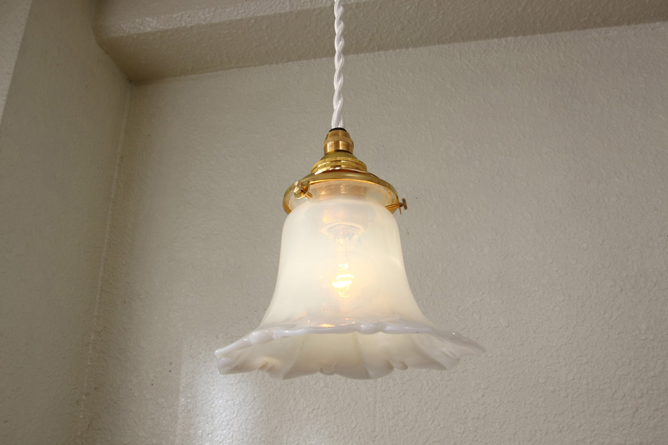 オパールセントガラス フリルペンダントランプ｜アンティーク家具
