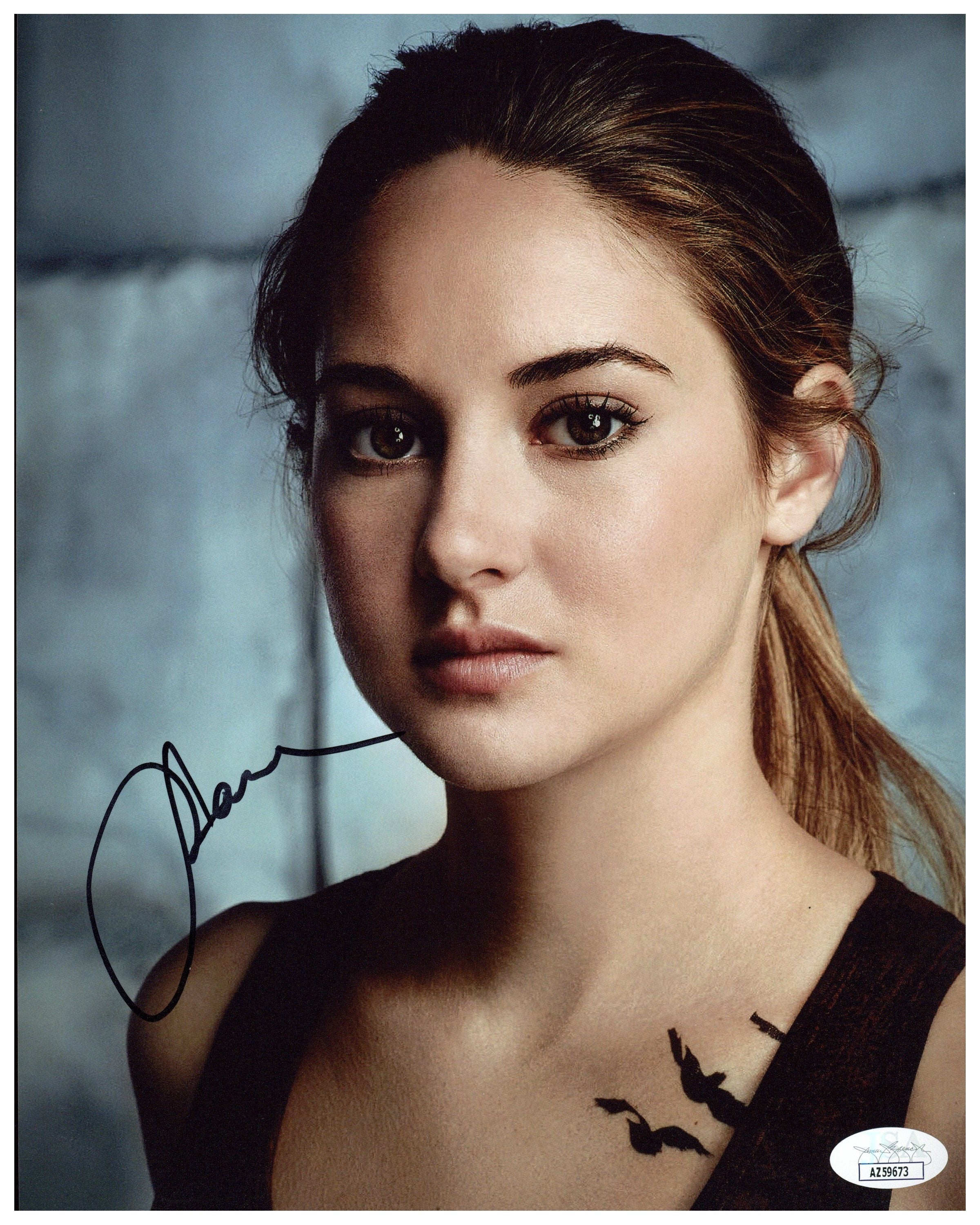 Shailene-Woodley-Signed-8x10-