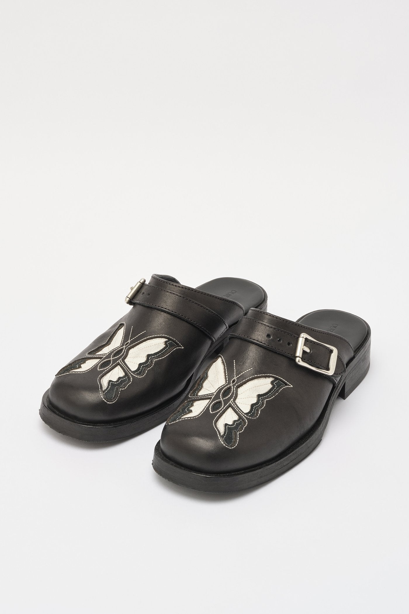 OUR LEGACY 「CAMION MULE SCHMETTERLING BLACK LEATHER」 – SISTER