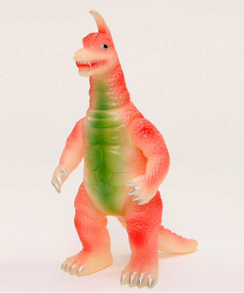 2016年2月7日の「ワンフェス2016(冬)」でブルマァクがアーストロン蓄光