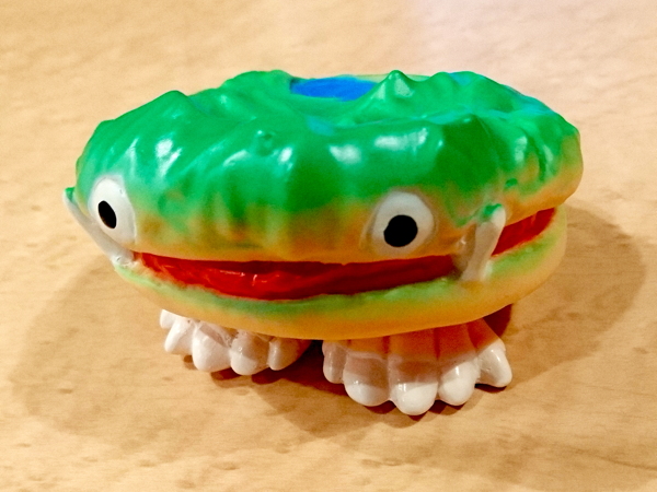 磐梯西村屋商店 × アマプロの「猪苗代町非公認大怪獣シリーズ第1弾