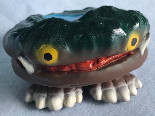 磐梯西村屋商店 × アマプロの「猪苗代町非公認大怪獣シリーズ第1弾