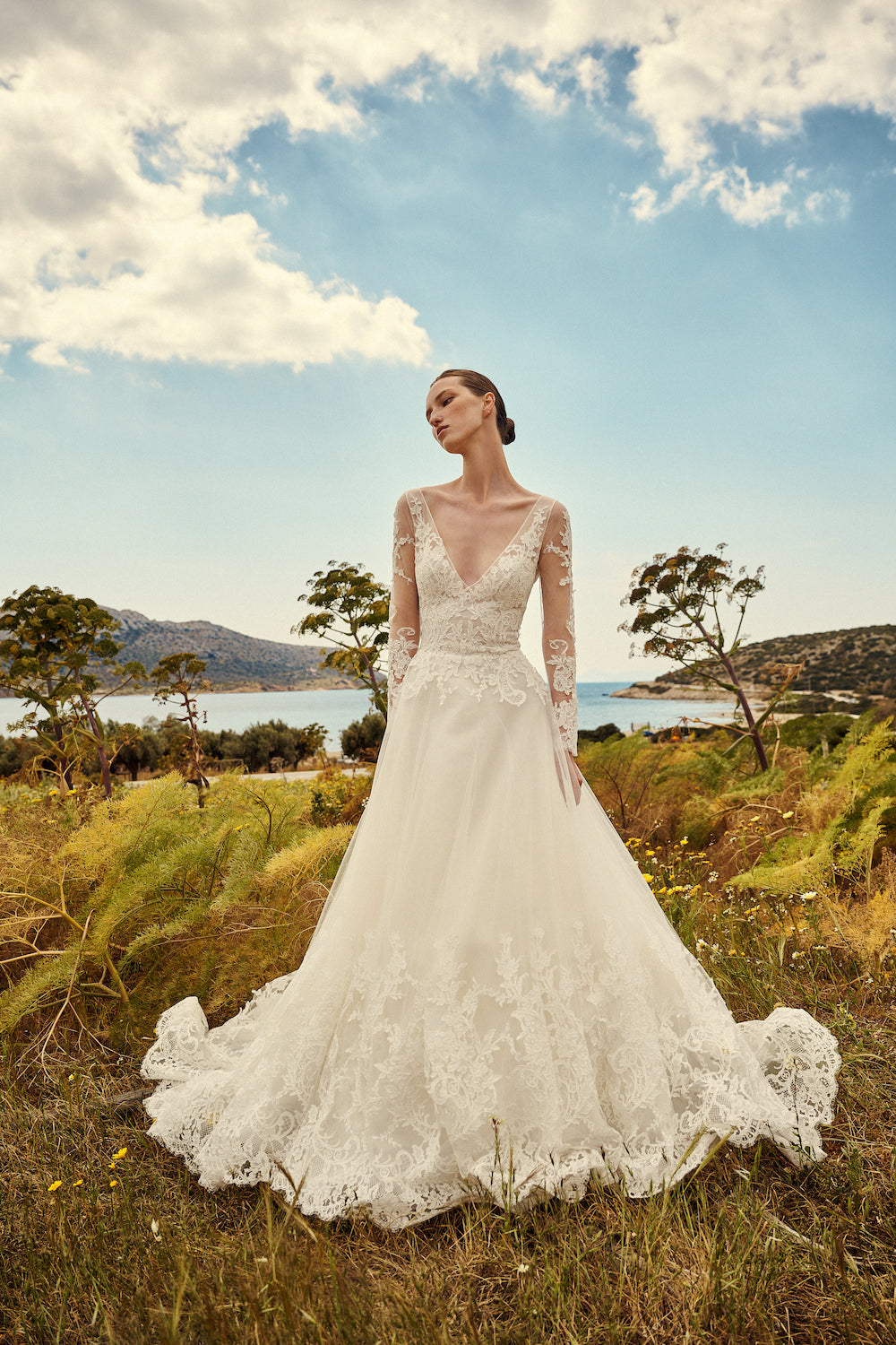 Stefania｜ウェディングドレス、ブランドドレスのレンタルならザ