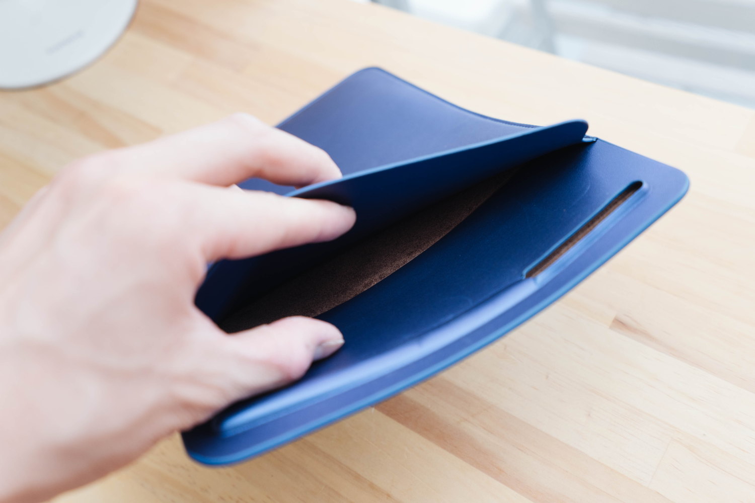 格安だけれど必要十分。10.5インチ iPad Pro用のスリーブケース