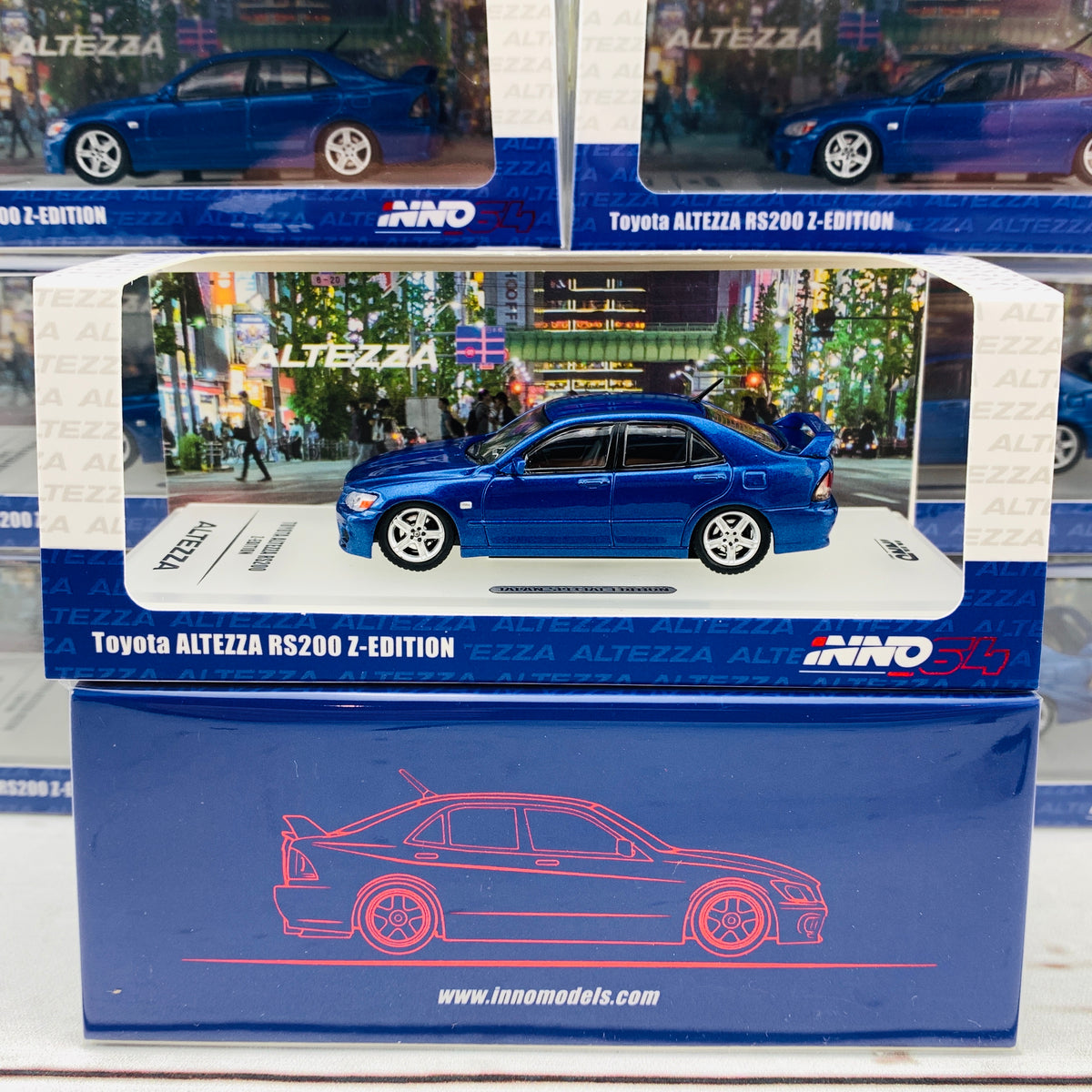 INNO64 1/64 Toyota Altezza RS200 Z-Edition with extra wheels set