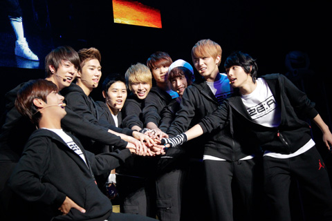 ZE:A、単独公演〈Empire of ZE:A LIVE 2012〉を大阪と東京で開催