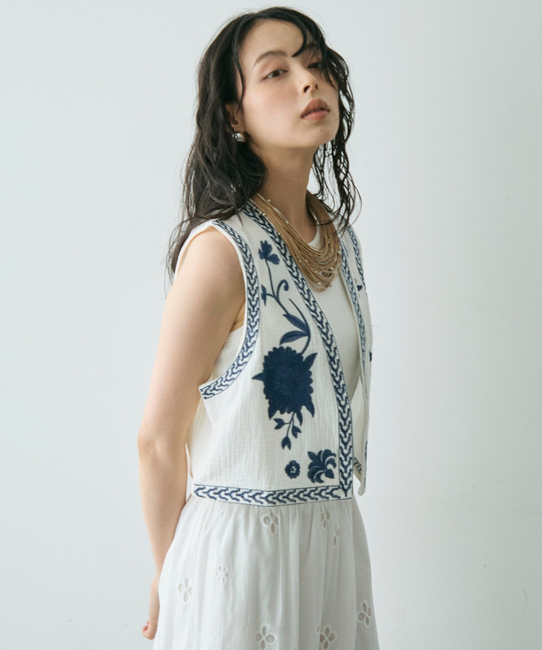 ボタニカル刺繍Wガーゼジレ | Trish