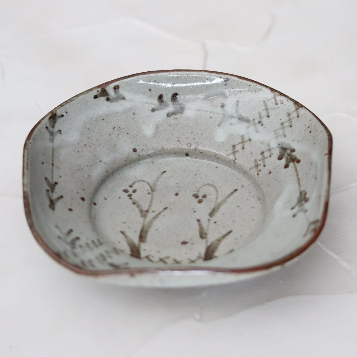 岡本作礼】絵唐津四方草文皿 – うつわ御結