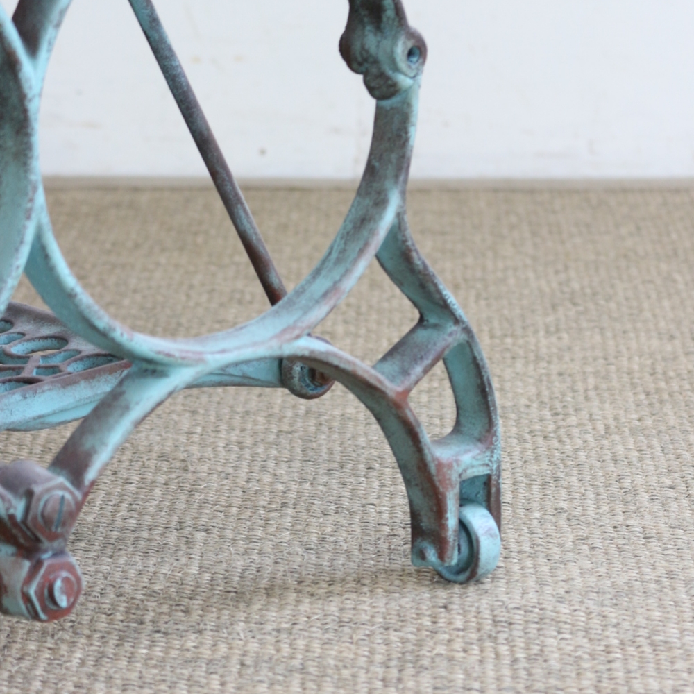 シャビーな味わいがオシャレ♪ ミシン脚テーブル・当店オリジナル AA2