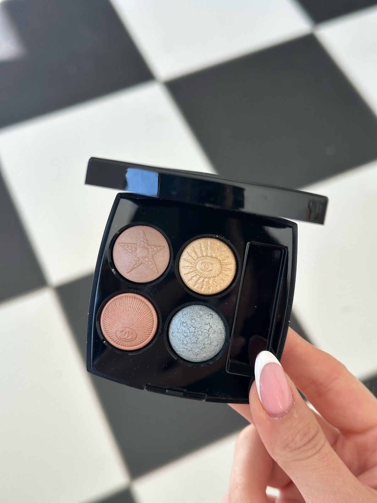 CHANEL Les 4 Ombres Boutons - Multi Quadra Eye Shadow (229