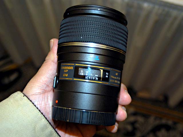 タムロン、デジタル対応90mmマクロレンズを国内発売