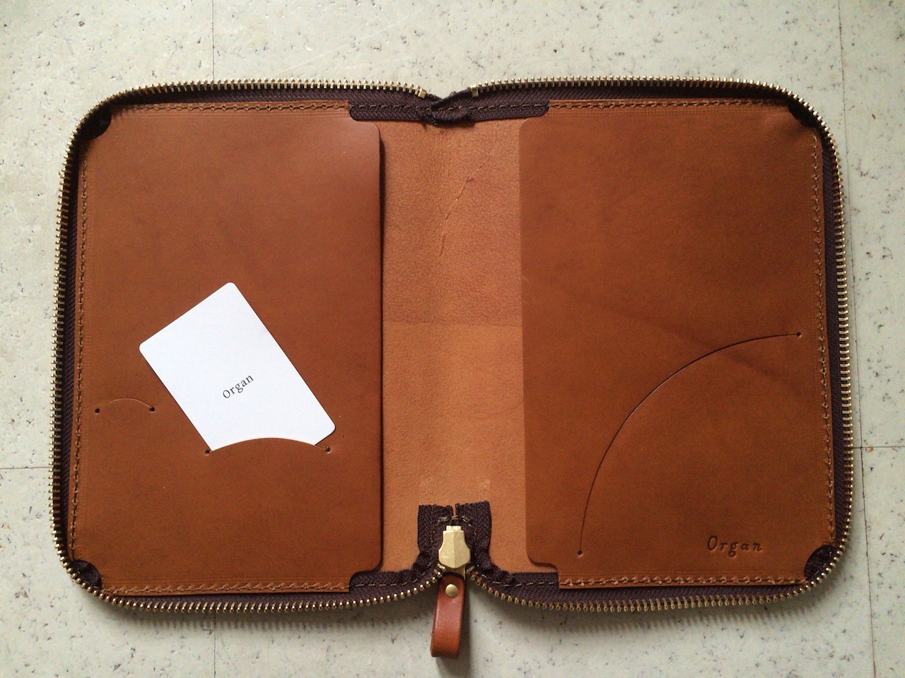 HERZさんのファスナーブックケース – Pelican Philosophy