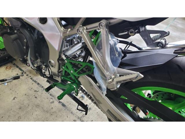 ZX-4RR バックステップ取付（ライコランド 熊本インター店の作業実績