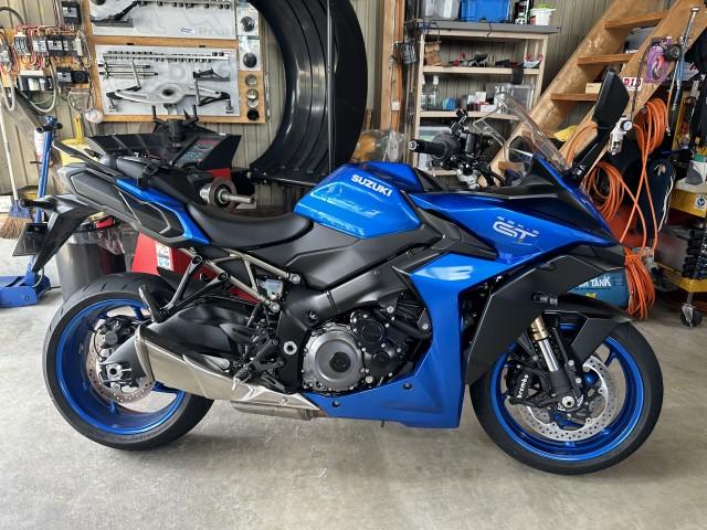 GSX-S1000GTサイドケースセット取り付けです！（株式会社鈴木