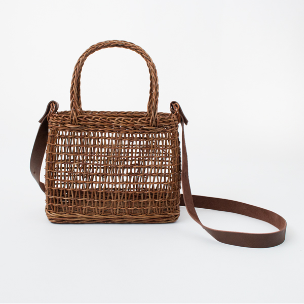 ZUTTO別注あけびのかごで夏支度。ショルダーの持ち方や色とりどりの