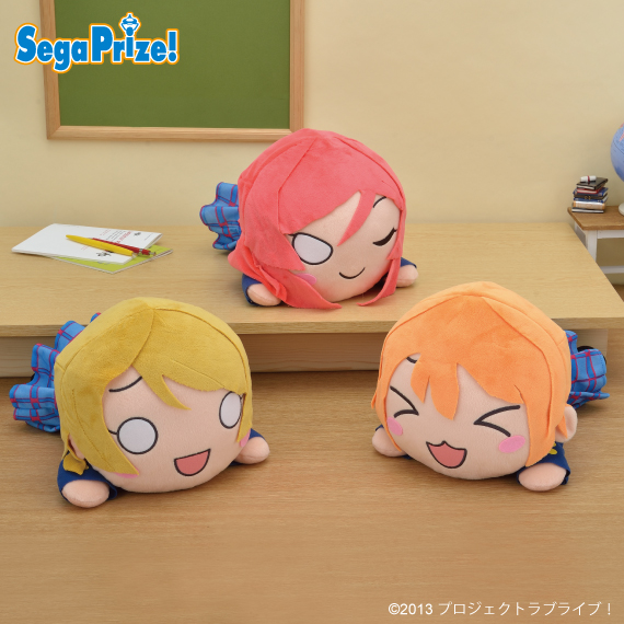 ラブライブ！ メガジャンボ寝そべりぬいぐるみ“1年生”｜タイトーの3月