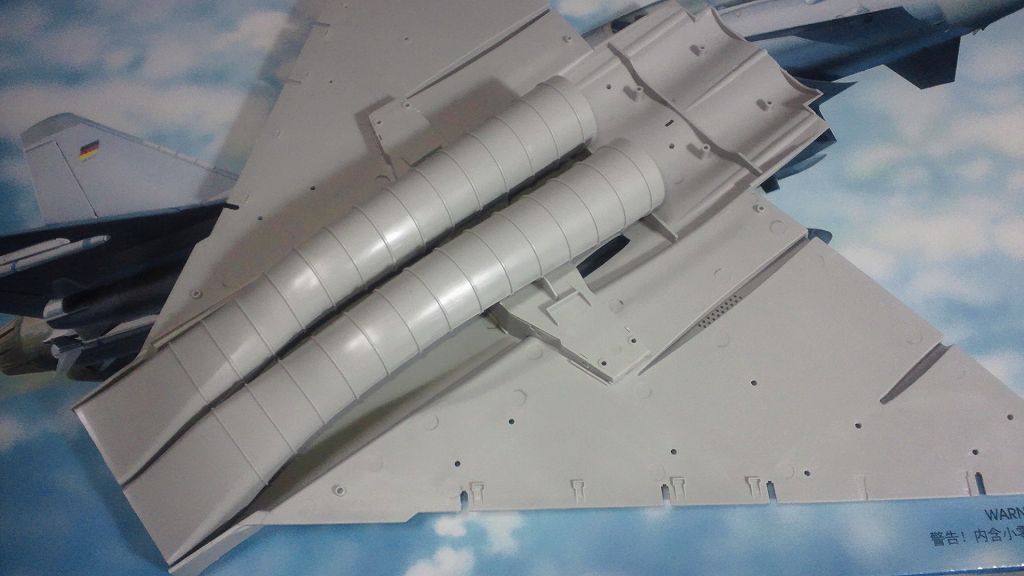 トランペッター 1/32 ユーロファイター社 EF-2000B ユーロファイター