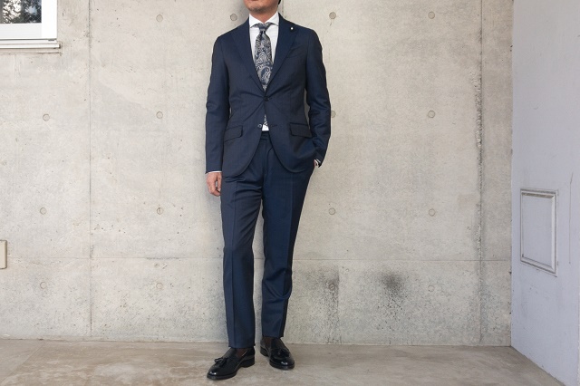 ソラーロはソラーロでもJediaの諸兄にお薦めするべきはネイビーの