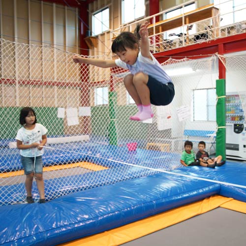 滝ノ水店店内紹介 - トランポリンハウスvivace