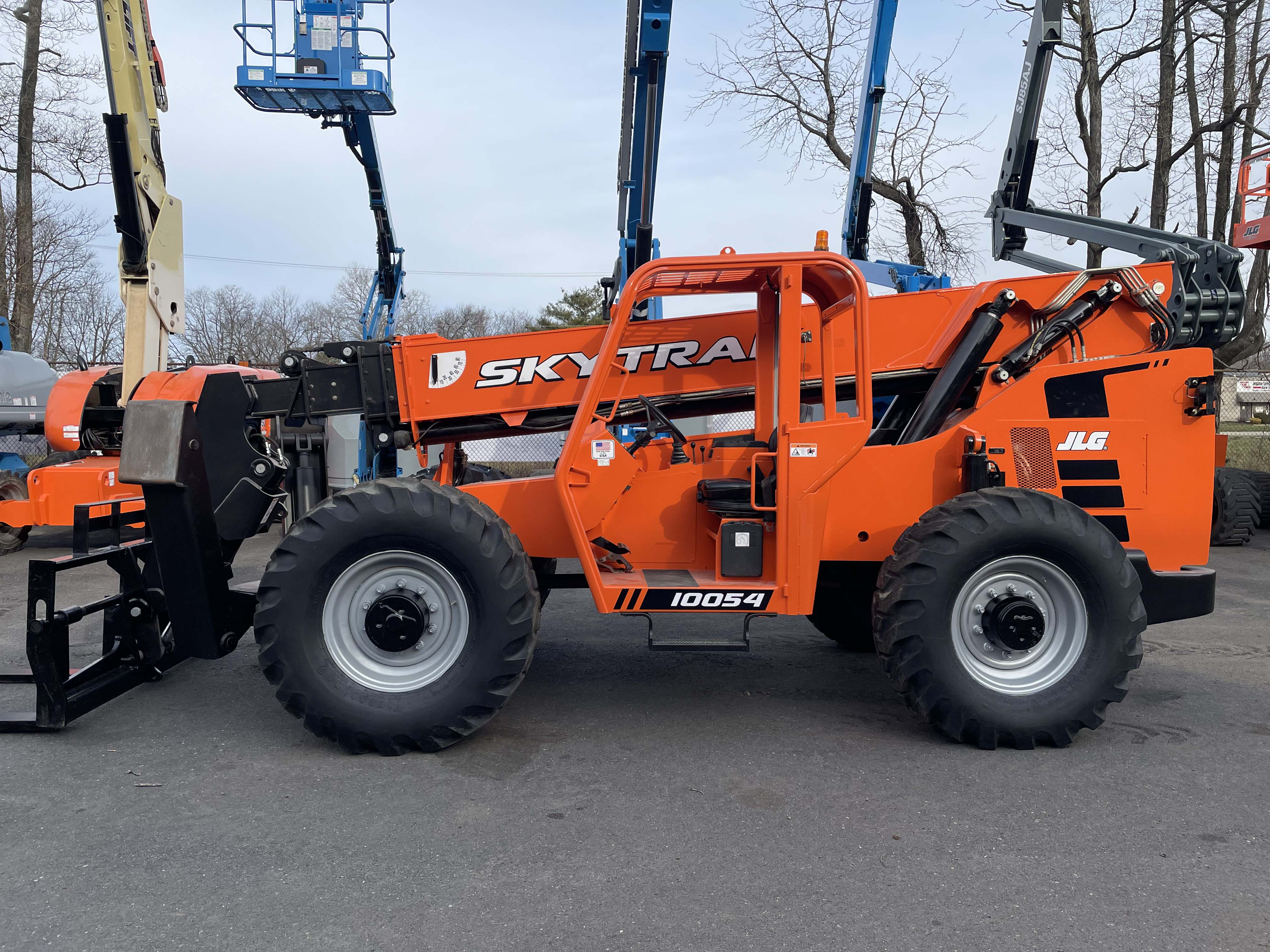 2016 SKYTRAK 10054 10000 LB DIESEL TELESCOPIC FORKLIFT TELEHANDLER