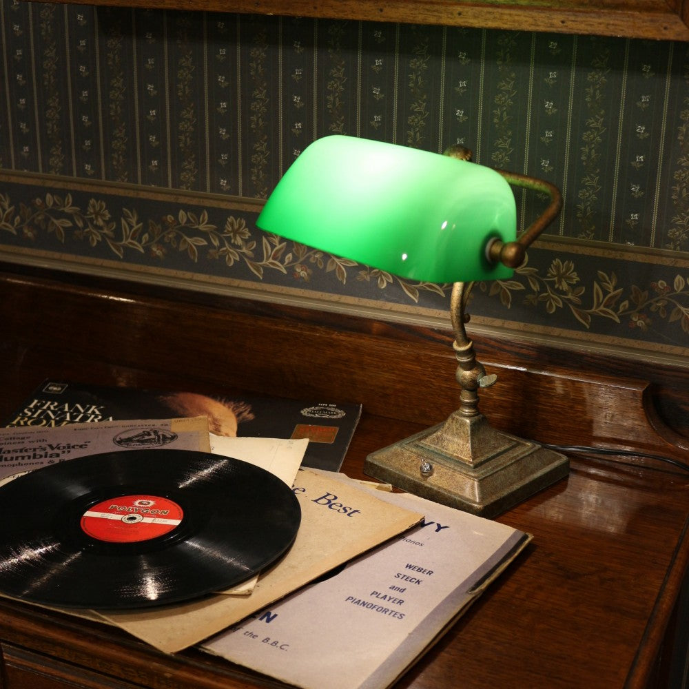 クラシックスタイルに美しい照明を♪ レトロなバンカーズランプ OR1-OF