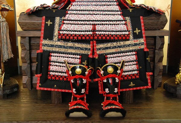 市川光玉作 8号響赤糸縅 鎧飾｜五月人形・雛人形なら人形の和光