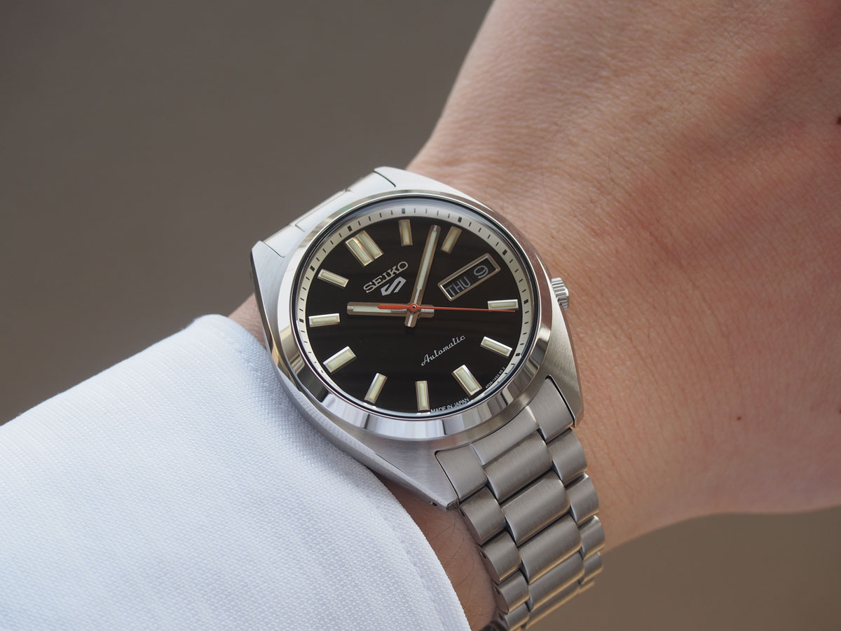 セイコー5スポーツの新シリーズ「SNXS」を実機レビュー！ 正統進化した