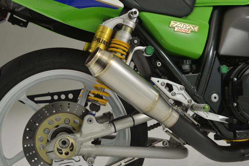 ゼファー1100、ZRX-1100/1200 TITANブラック塗装マフラー限定発売
