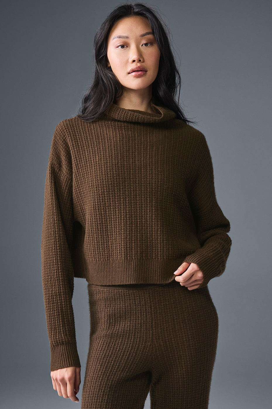 Cashmere Plush Waffle Turtleneck Pullover - Espresso | ALO